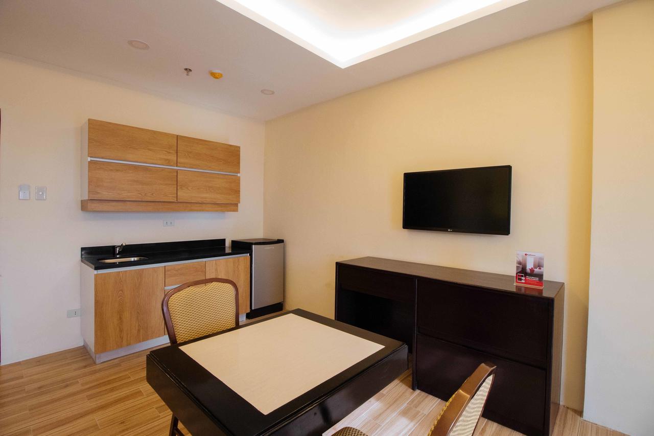 Отель Reddoorz Premium Near Trinoma Кесон-Сити Экстерьер фото