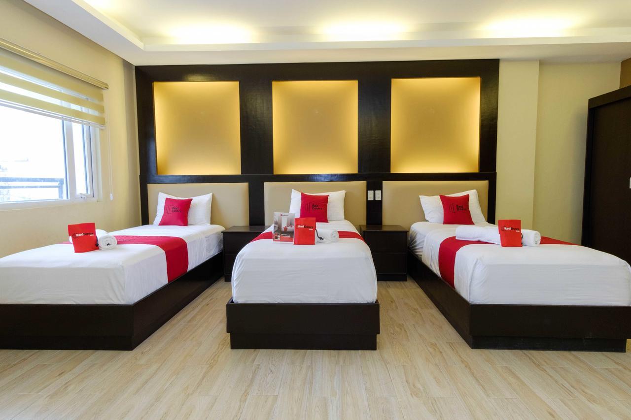 Отель Reddoorz Premium Near Trinoma Кесон-Сити Экстерьер фото