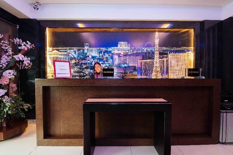 Отель Reddoorz Premium Near Trinoma Кесон-Сити Экстерьер фото