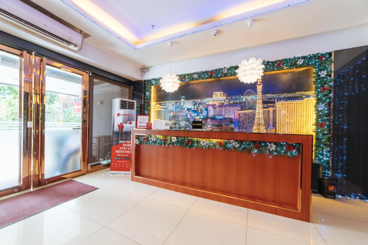 Отель Reddoorz Premium Near Trinoma Кесон-Сити Экстерьер фото