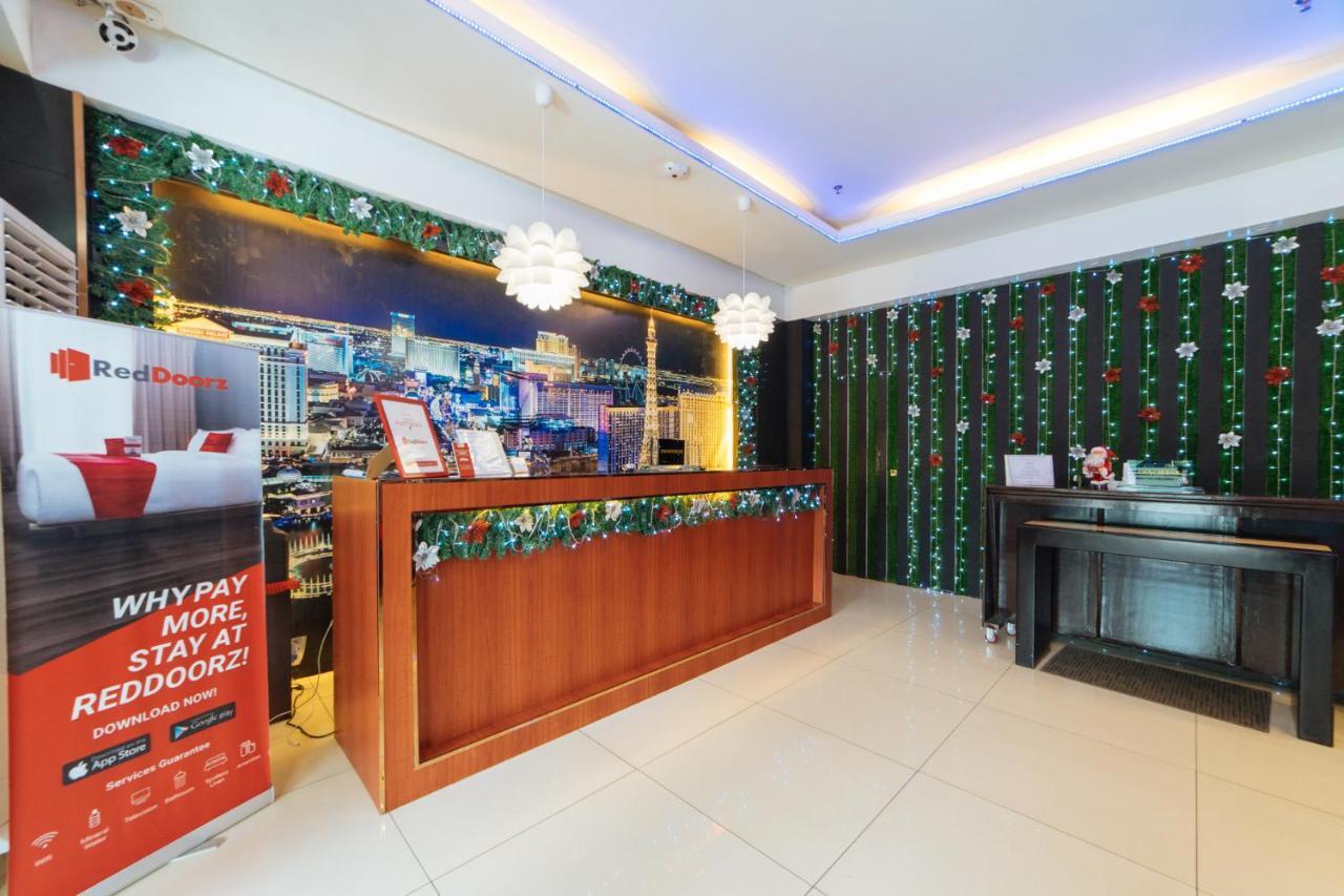Отель Reddoorz Premium Near Trinoma Кесон-Сити Экстерьер фото