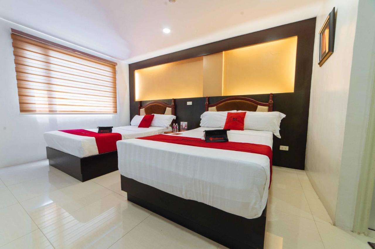 Отель Reddoorz Premium Near Trinoma Кесон-Сити Экстерьер фото
