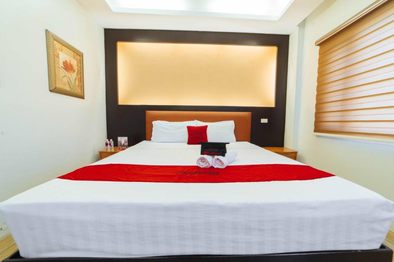 Отель Reddoorz Premium Near Trinoma Кесон-Сити Экстерьер фото