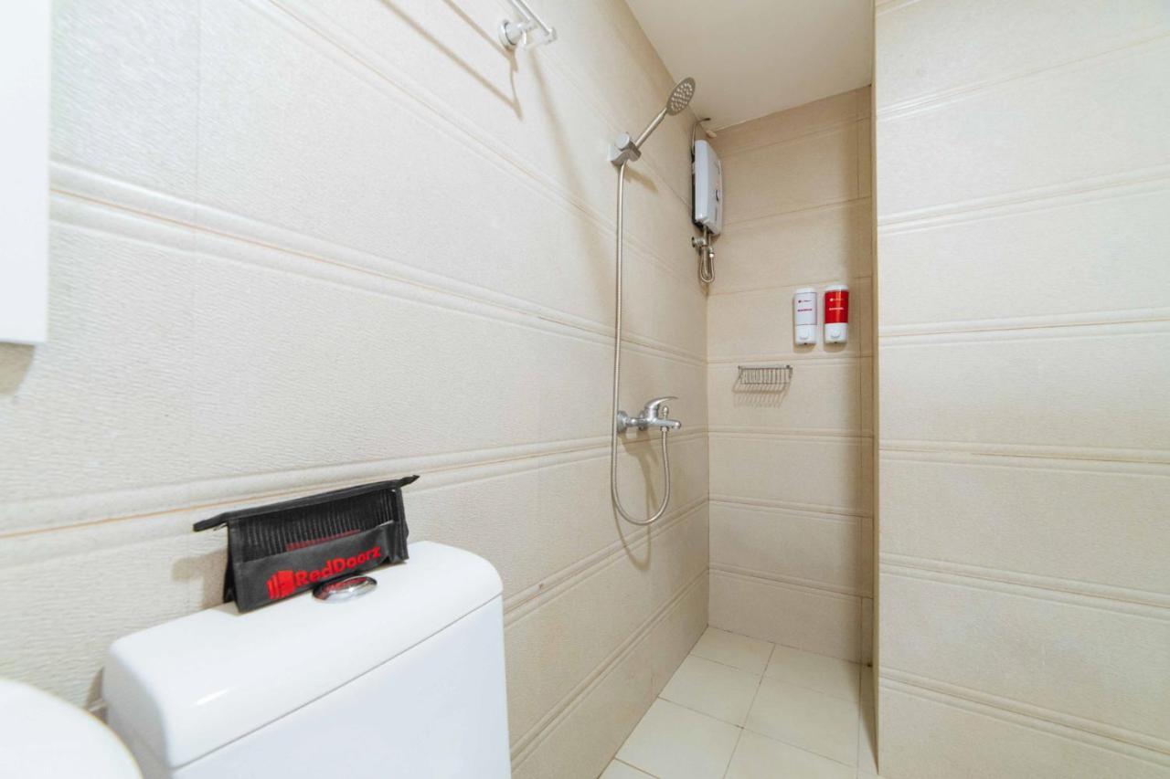 Отель Reddoorz Premium Near Trinoma Кесон-Сити Экстерьер фото