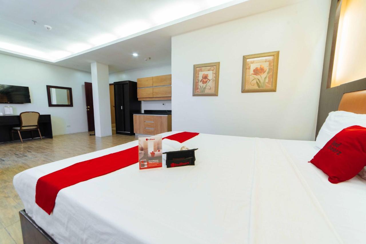 Отель Reddoorz Premium Near Trinoma Кесон-Сити Экстерьер фото