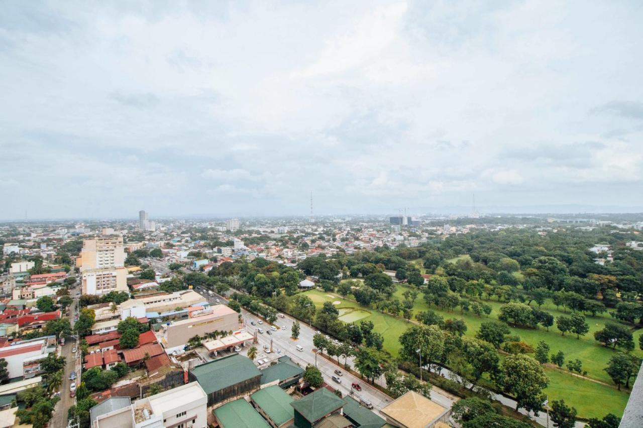 Отель Reddoorz Premium Near Trinoma Кесон-Сити Экстерьер фото