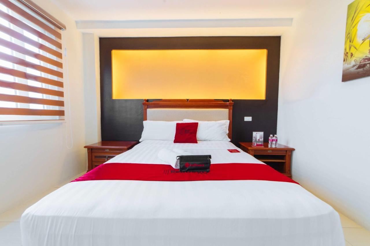 Отель Reddoorz Premium Near Trinoma Кесон-Сити Экстерьер фото