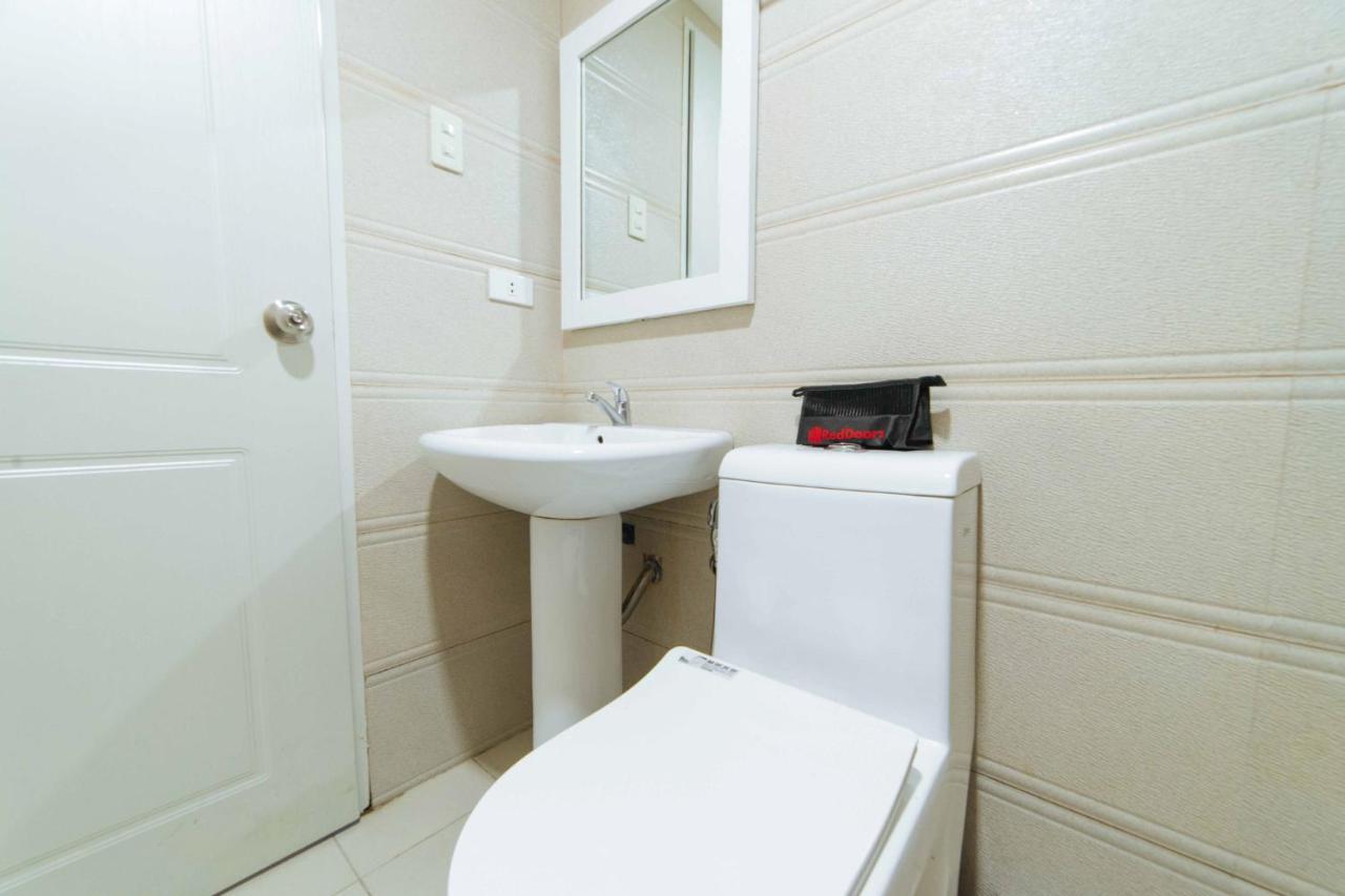 Отель Reddoorz Premium Near Trinoma Кесон-Сити Экстерьер фото