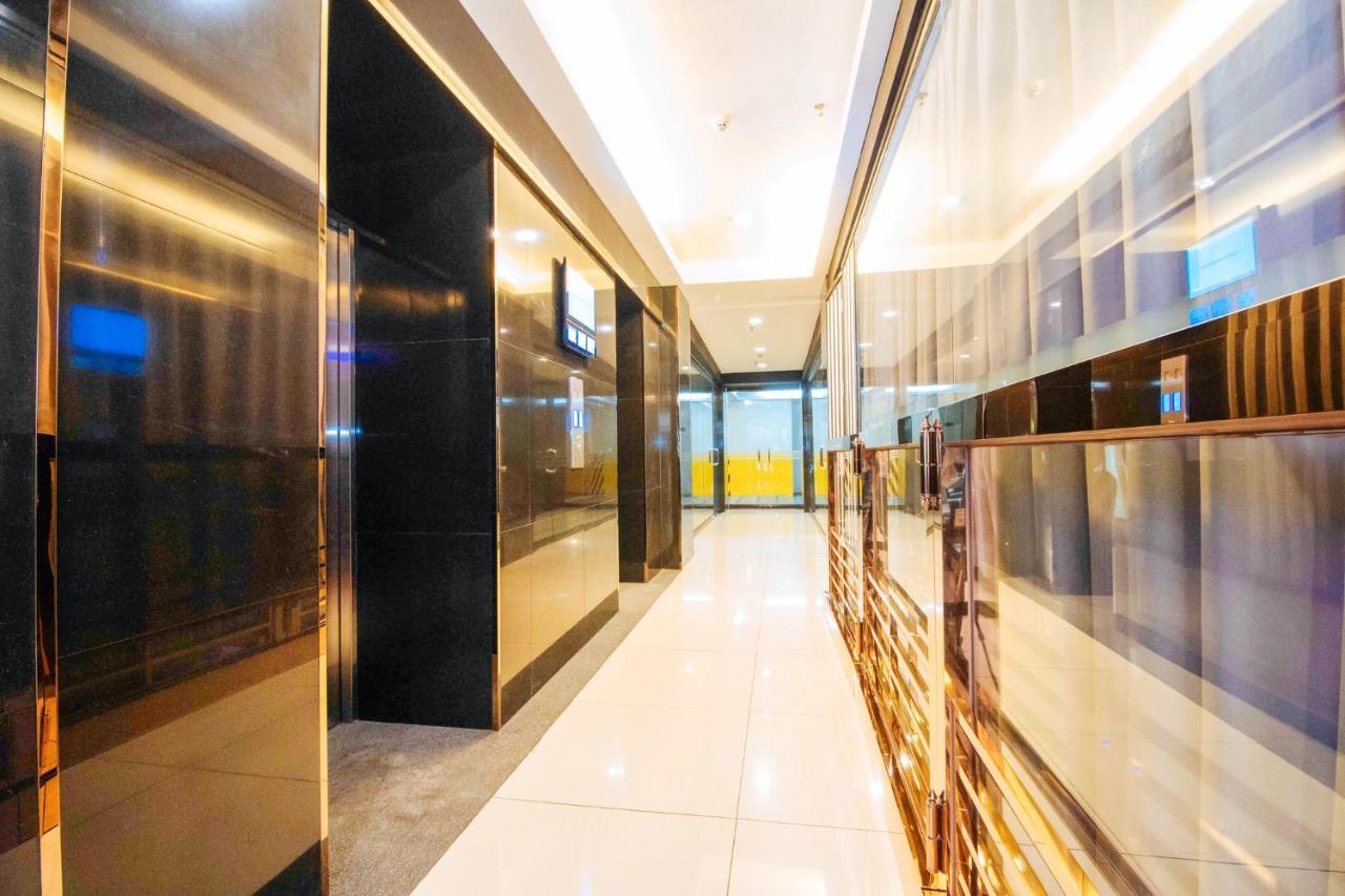 Отель Reddoorz Premium Near Trinoma Кесон-Сити Экстерьер фото