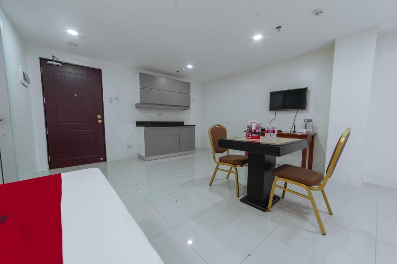 Отель Reddoorz Premium Near Trinoma Кесон-Сити Экстерьер фото