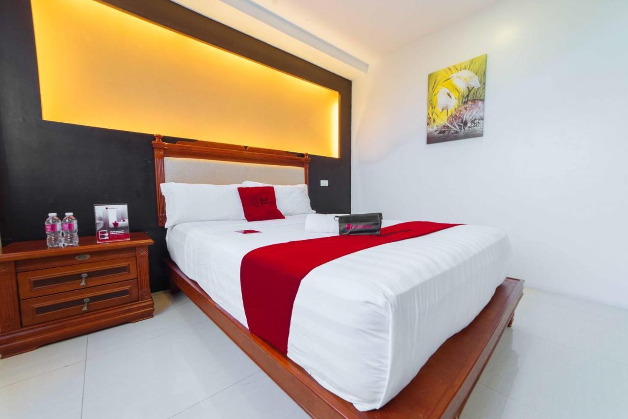 Отель Reddoorz Premium Near Trinoma Кесон-Сити Экстерьер фото