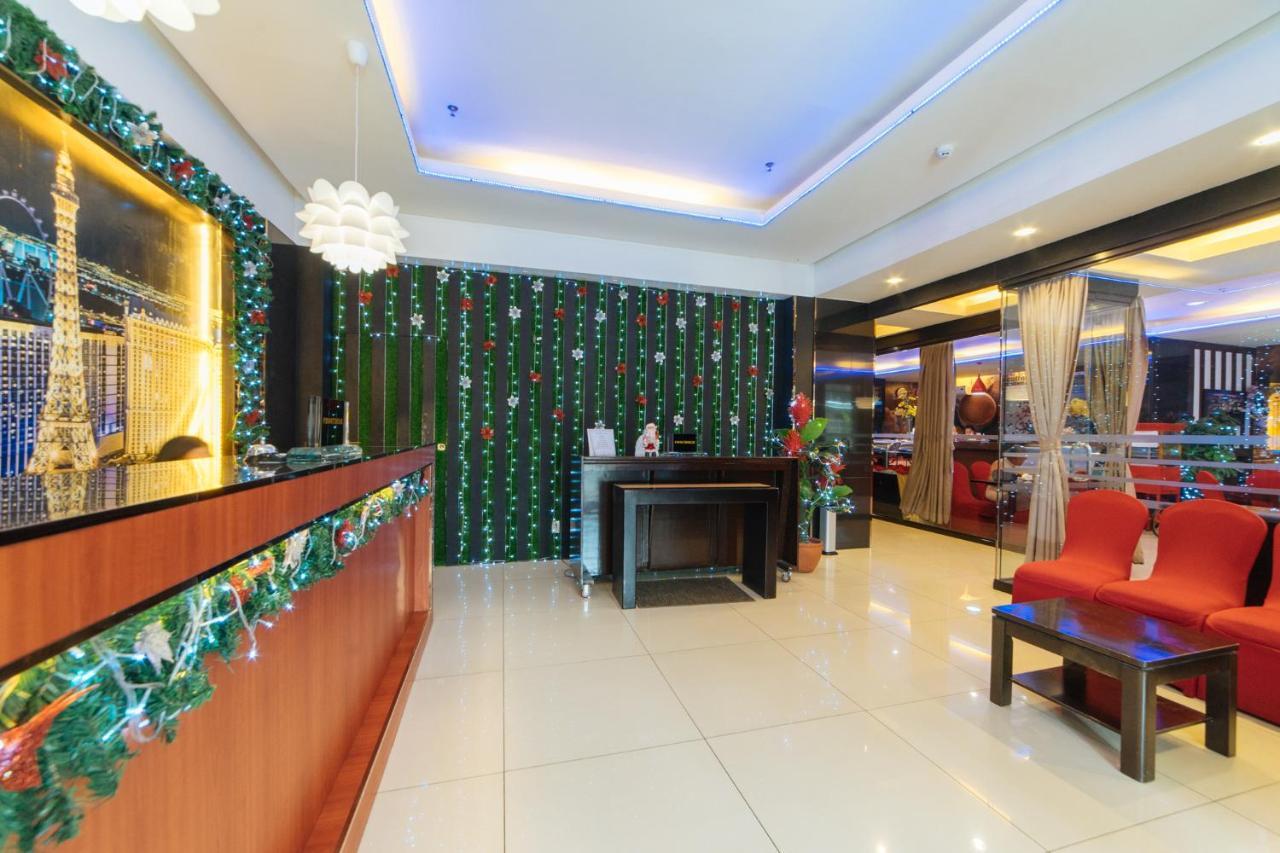 Отель Reddoorz Premium Near Trinoma Кесон-Сити Экстерьер фото