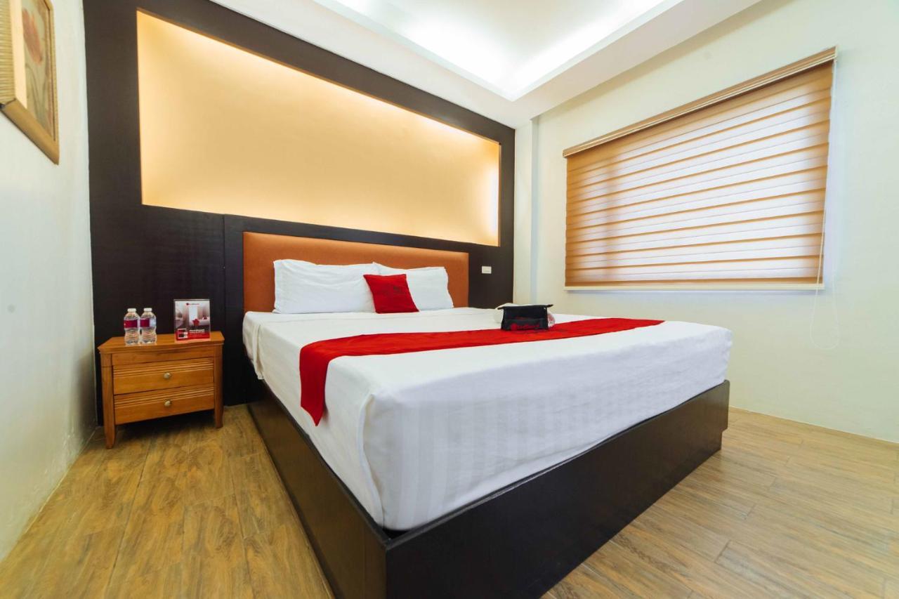 Отель Reddoorz Premium Near Trinoma Кесон-Сити Экстерьер фото